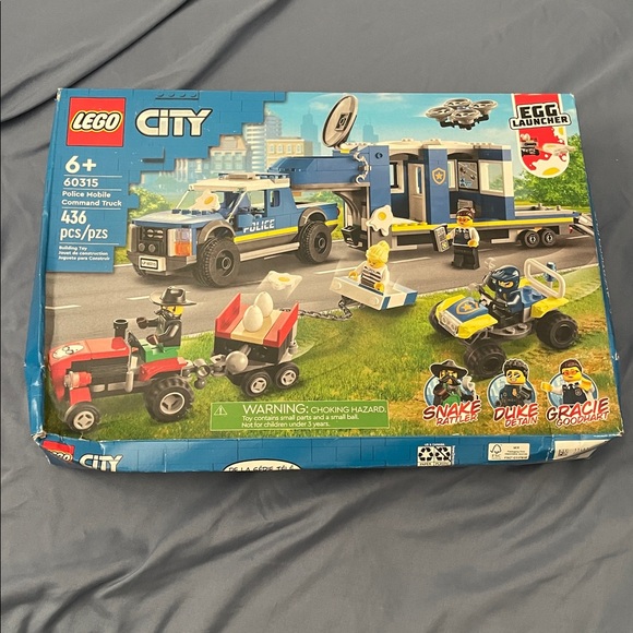 LEGO City Police Mobile Command Truck Toy with Prison Trailer, Drone, Tractor an - Picture 7 of 9